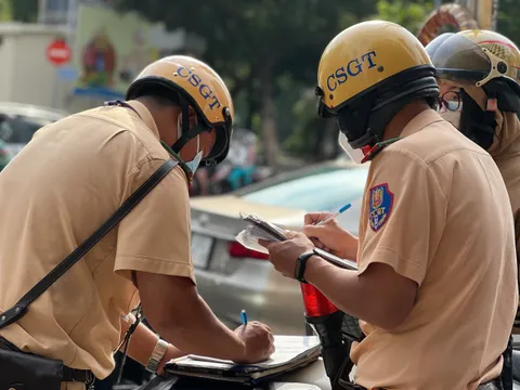 Từ nay: Mượn xe máy phải mang theo giấy tờ này nếu không sẽ bị CSGT phạt tới 8 triệu đồng