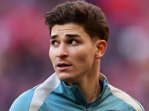 Julian Alvarez sẽ ở lại Atletico dù nhiều đội bóng Anh săn đón