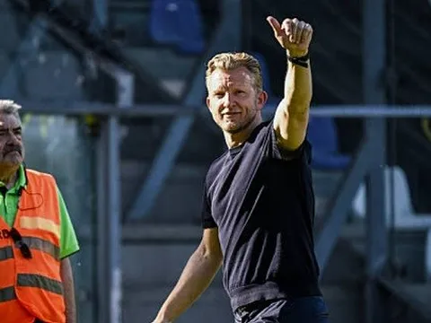 John Heitinga có thể chia tay Liverpool, Dirk Kuyt được nhắm làm trợ lý