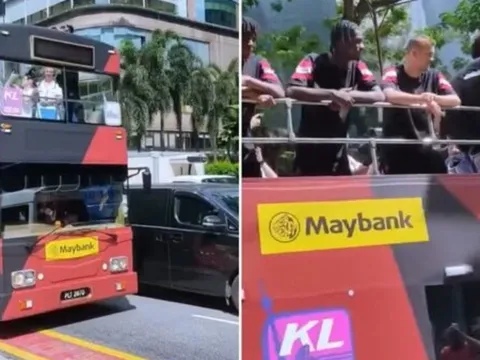 Man Utd bị chế nhạo khi diễu hành bằng xe buýt ở Malaysia