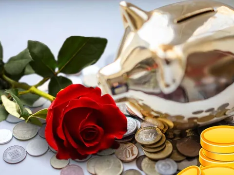 Sổ Vàng Ghi Danh 0hTết Đoan Ngọ 5/5 âm: Top 4 tuổi Đỏ Chót Như Son, Thần Tài dẫn đường, Phước Lộc dồi dào