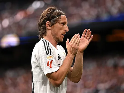 Ai nên kế nhiệm áo số 10 của Modric tại Real: Mbappe hay Arda Guler?