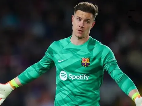 Barca tính bán Ter Stegen, chờ Joan Garcia đồng ý