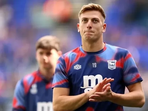 Chelsea yêu cầu Liam Delap ưu tiên FIFA Club World Cup hơn U21 Anh