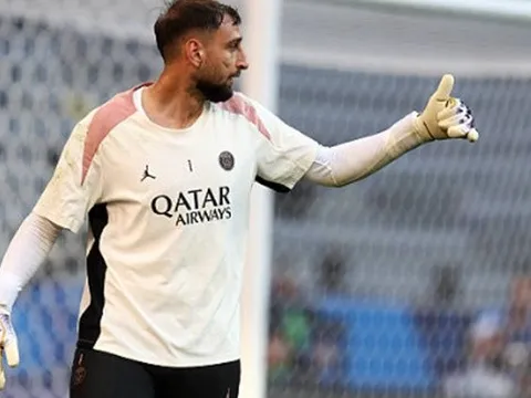 Luis Enrique trấn an Donnarumma trước chung kết Champions League