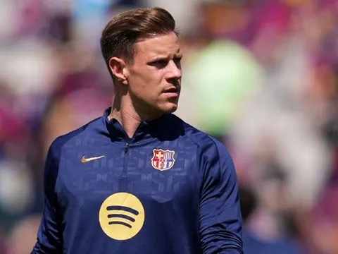 Tương lai Ter Stegen bị thử thách khi Barca theo đuổi Garcia và gia hạn với Szczesny