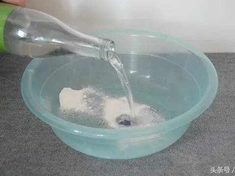 Chỉ với giấm trắng trộn xà phòng, giúp làm sạch bong mọi ngõ ngách trong ngôi nhà của bạn