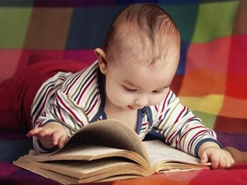 Trẻ sơ sinh có 4 đặc điểm này chứng tỏ IQ cao, càng lớn càng thông minh, sáng dạ