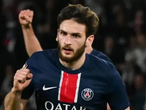 PSG công bố đội hình xuất phát: Kvaratskhelia trở lại