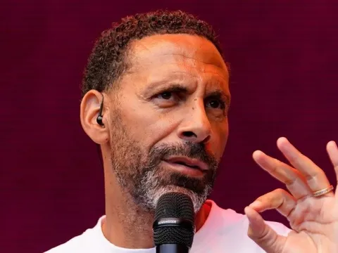 Ferdinand khen Luis Enrique là "con người phi thường'" sau chiến thắng của PSG