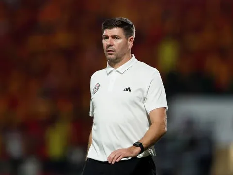 Steven Gerrard chỉ ra vấn đề lớn nhất của PSG sau chức vô địch Champions League