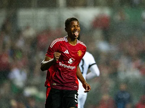 Nhìn Chido Obi, Man United đã biết nên chiêu mộ tiền đạo nào