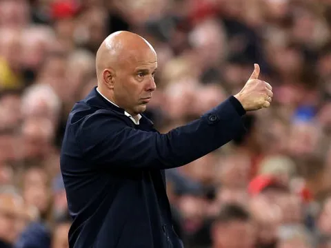 Liverpool có sẵn lời giải bất ngờ cho bài toán số 9