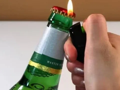 Bí mật trên nắp chai bia: Chỉ cần nhắm vào điểm này, bật nắp dễ dàng không cần dụng cụ