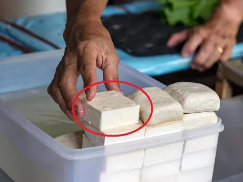 Mua đậu phụ nên chọn miếng “ngoài rìa” hay “ở giữa”? Tưởng dễ mà 90% làm sai