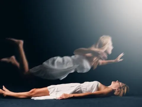 Vì sao có hiện tượng bóng đè và cách thoát khỏi bóng đè?