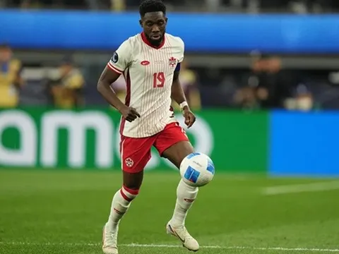 Carreras hay Davies: Bài toán hậu vệ trái khiến Real Madrid suy tính