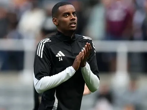 Arne Slot "mơ" Isak, Nunez và Jota có thể phải rời Liverpool