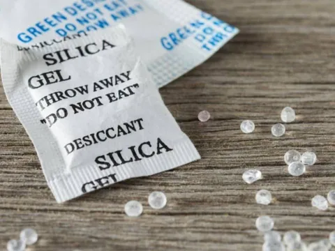 Vứt bỏ gói hút ẩm là ném tiền qua cửa sổ: Công dụng đặc biệt nhiều người chưa biết