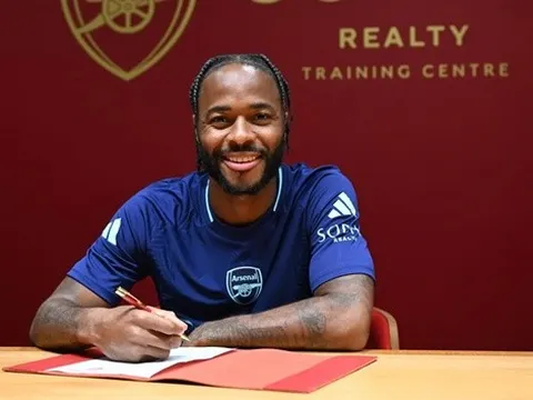 Sterling lặng lẽ nói lời chia tay Arsenal sau mùa giải nhạt nhòa