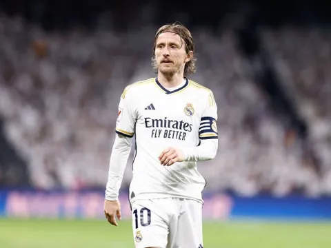 NÓNG! Modric chuẩn bị kiểm tra y tế để gia nhập AC Milan