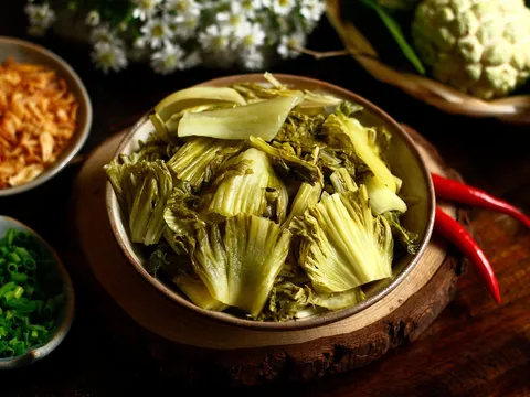 Cảnh báo: Dưa muối tiềm ẩn nhiều nguy cơ sức khỏe nếu sử dụng sai cách