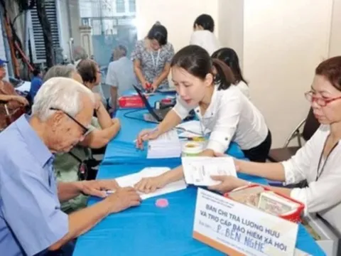 Từ 1/7/2025, 3 đối tượng sau đây sẽ bị tạm dừng chi trả lương hưu, trợ cấp BHXH hàng tháng