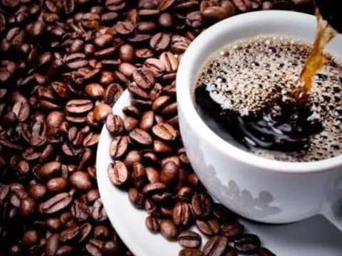 Uống cà phê vào 2 thời điểm này như ‘rước độc vào người’ – chuyên gia chỉ giờ vàng để tốt cho sức khỏe