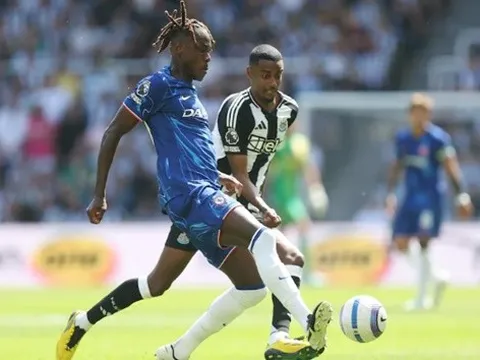 Chalobah lo ngại mất suất đá chính, cân nhắc rời Chelsea