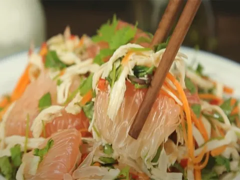 Cách làm món gỏi bưởi thịt gà chua chua thanh thanh siêu ngon
