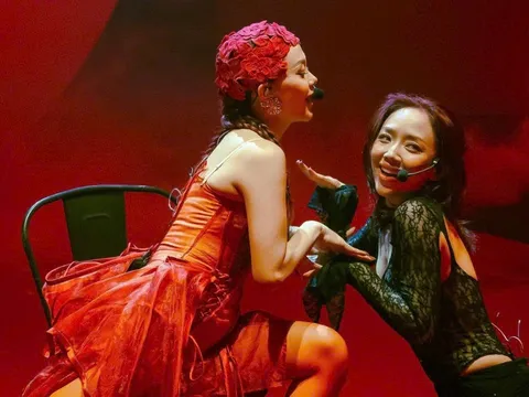 Tóc Tiên mang loạt sân khấu Chị Đẹp đến fancon: Tái hiện lại Chân Ái, “song kiếm hợp bích” với Minh Hằng
