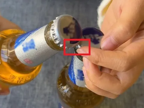 Mở nắp chai bia không cần dụng cụ phức tạp, nhắm vào điểm nhỏ này là mở ngon ơ