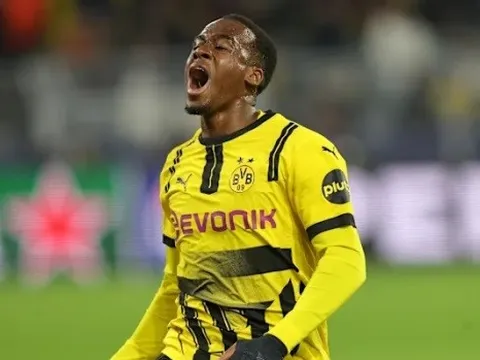 Jamie Gittens và hồi chuông cảnh báo cho Dortmund