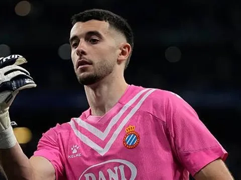 Joan Garcia đến, Ter Stegen đi? Cuộc chuyển giao quyền lực âm thầm ở Camp Nou