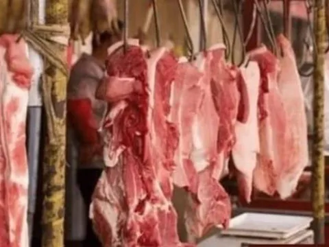 Các cụ dạy: “Tại sao không nên mua thịt cổ lợn và cá diếc? Bí quyết chọn thực phẩm chuẩn bạn cần biết!”