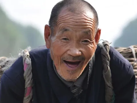 Dân gian có câu: 'Bảy không chôn cha, tám không chôn mẹ', có nghĩa là gì?