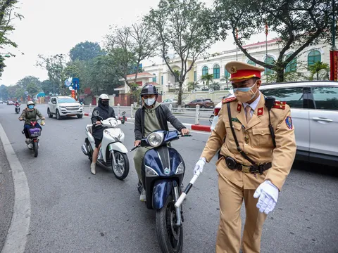 Từ nay, dù có lắp gương chiếu hậu vẫn bị CSGT xử phạt vì điều này, ai cũng cần nắm rõ