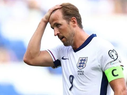 ĐT Anh thắng nhọc, Harry Kane chê mặt sân khô