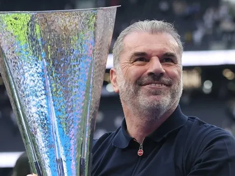 Vì sao Tottenham đợi sau 16 ngày vô địch Europa League mới sa thải Postecoglou?