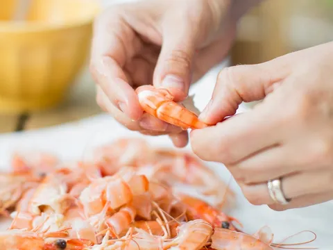 3 sai lầm khi ăn tôm dưới đây mất sạch dinh dưỡng: Đặc biệt là kiểu thứ 2