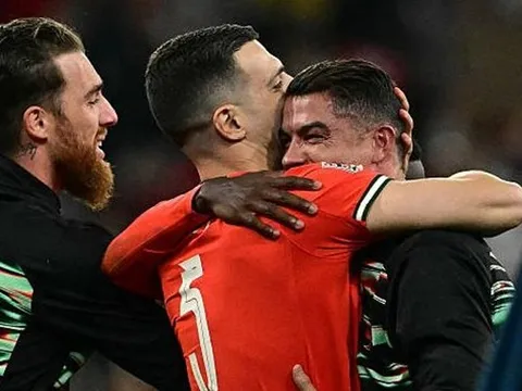 Ronaldo bật khóc sau khi cùng Bồ Đào Nha vô địch Nations League