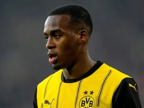 Jamie Gittens đồng ý điều khoản cá nhân, Chelsea vẫn bị Dortmund từ chối