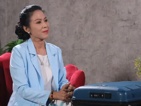 Diễn viên Mỹ Dung hạnh phúc khi kể về món quà từ tháng lương đầu tiên của con gái
