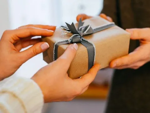 Cổ nhân răn dạy "Nhận ba lễ vật, nhà tan người mất": Đó là 3 thứ gì?