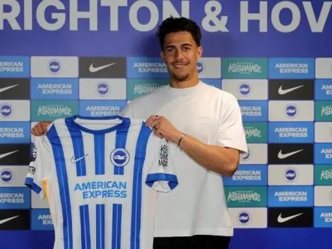 CHÍNH THỨC! Brighton chiêu mộ "sát thủ tuổi teen" Kostoulas với giá kỷ lục
