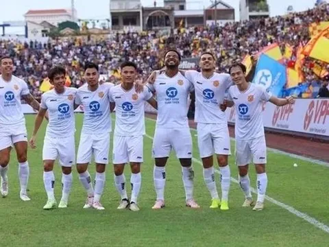 Nam Định nhận loạt giải thưởng của V-League