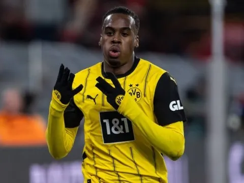 Gittens mong muốn gia nhập Chelsea, Dortmund đặt mức phí 60 triệu bảng