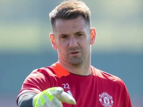 NÓNG: MU thay đổi kế hoạch với Tom Heaton