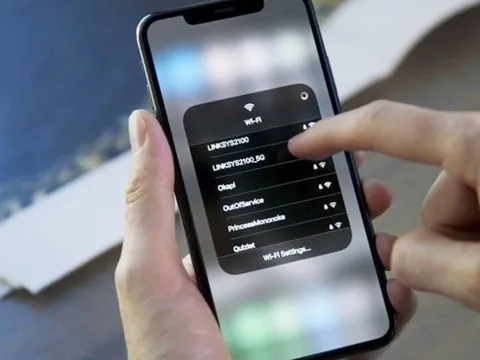 Điện thoại có 1 nút bí mật, nhấn là bắt wifi miễn phí không cần mật khẩu