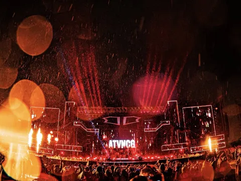 Netizen quốc tế sửng sốt trước cảnh tượng sấm sét có "1-0-2" tại concert Anh Trai Vượt Ngàn Chông Gai